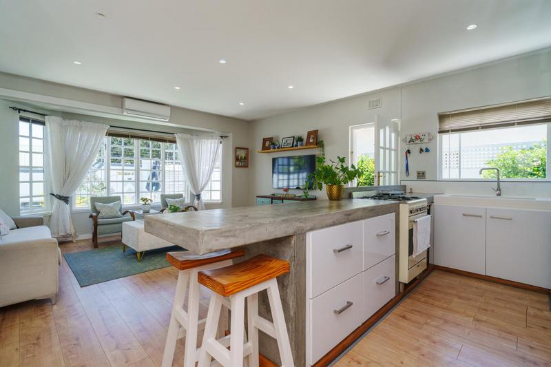 2 Bedroom Property for Sale in Harfield Village Western Cape